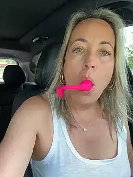 Freechat Cherry-red-xo on StripChat