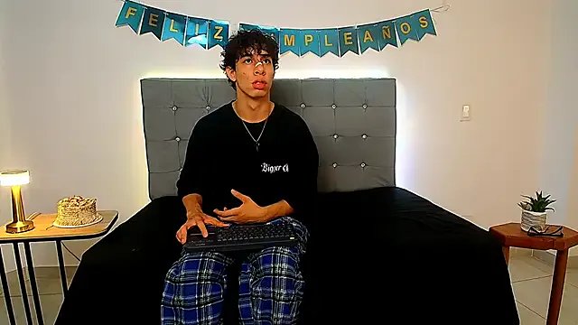 Freechat chris_evans27 on StripChat