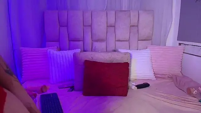 Freechat ciara_flor on StripChat