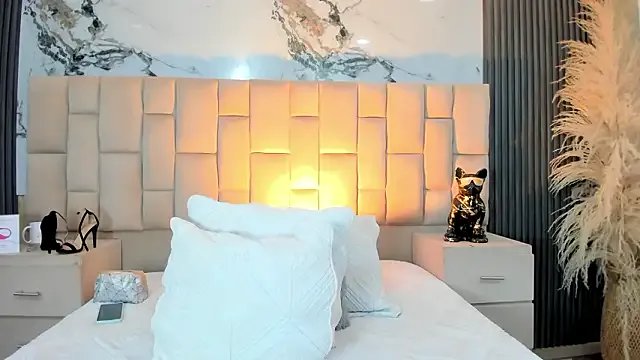 cloesummerr_ — caress my legs