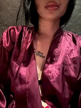 Freechat coeurdenuit on StripChat