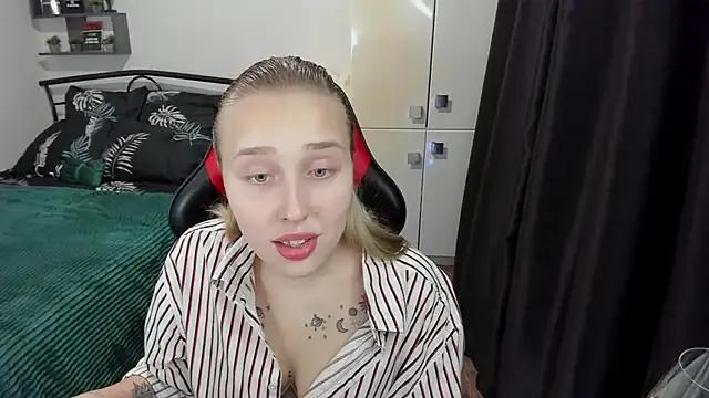 Freechat CrazyBitchInLace on StripChat
