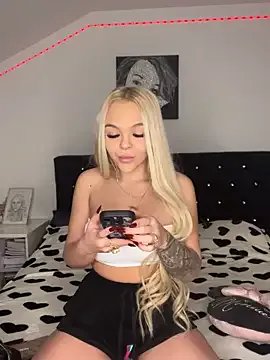 Daisy_Abby03 on StripChat