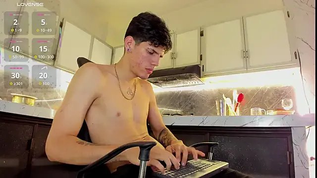 david_huge on StripChat