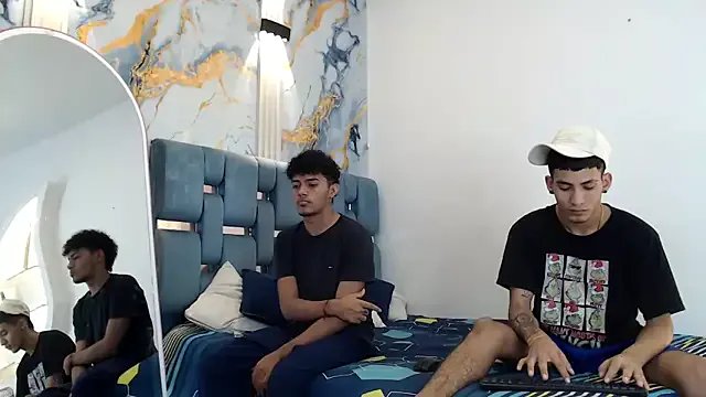 DIAMOND_BLACKS on StripChat