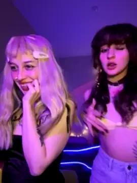 Freechat Dooubletroublee on StripChat