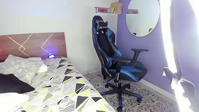 Freechat EmaaaBrown_ on StripChat