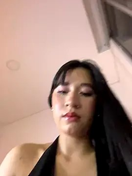 Emi_blair on StripChat