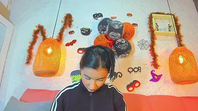 Freechat emiily_s on StripChat