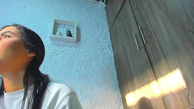 Freechat emiily_s on StripChat