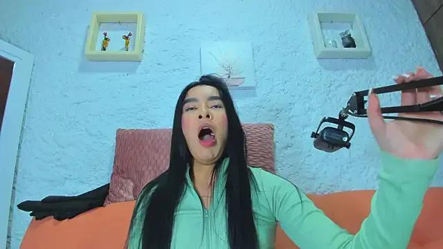 Freechat emiily_s on StripChat