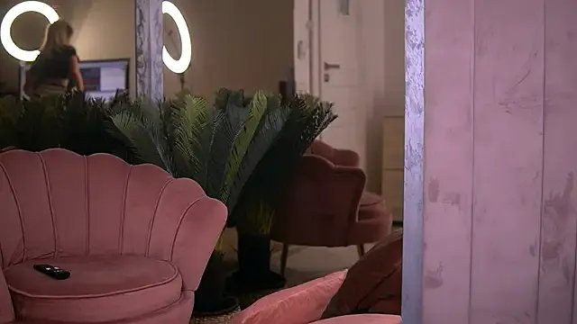 Emily_Voss on StripChat