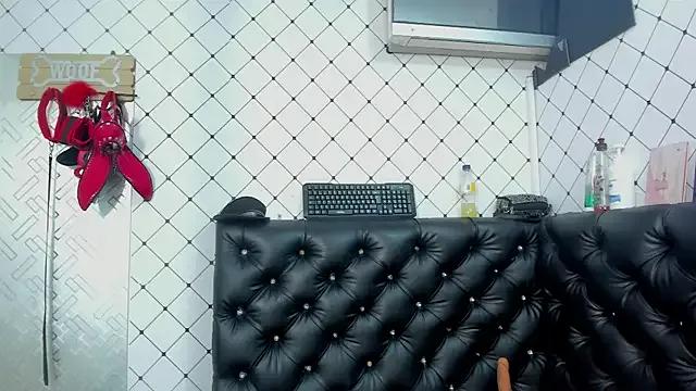 EMMA_SANTANA on StripChat 