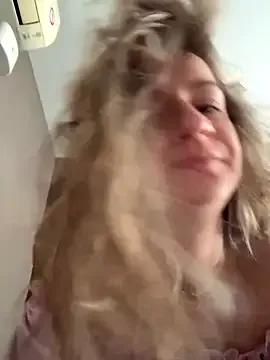 StripChat EvvaMur is Freechat EvvaMur — naked in the fitting room