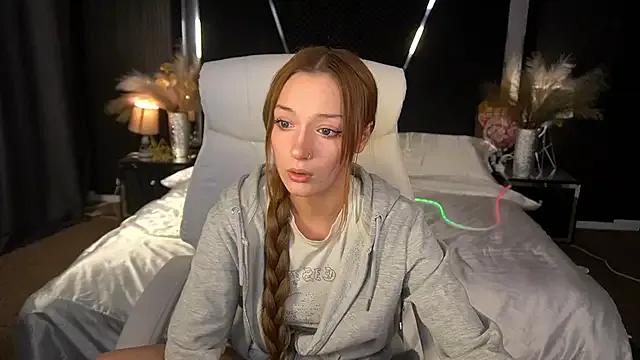 Freechat FoxyMayy on StripChat