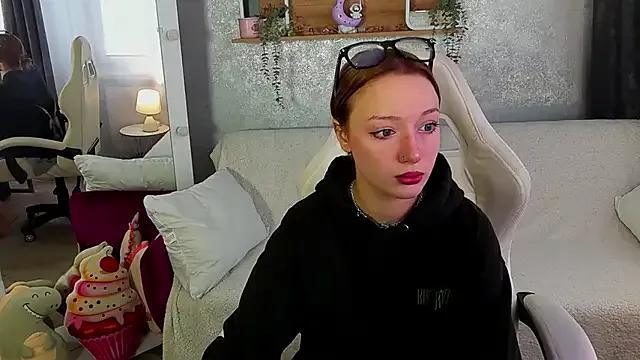 Freechat FoxyMayy on StripChat