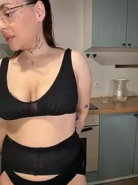 Freechat fuckdoll_18 on StripChat