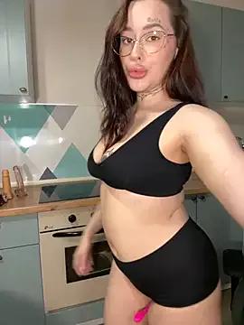Freechat fuckdoll_18 on StripChat