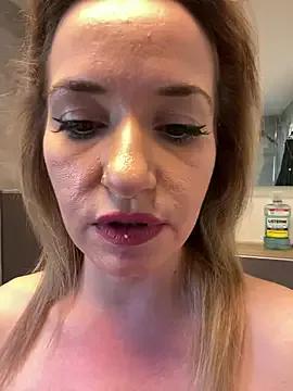 Freechat GangBangKitty on StripChat