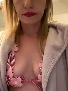Freechat GangBangKitty on StripChat
