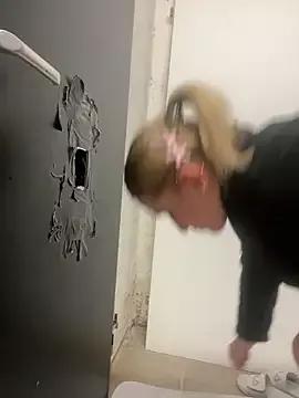 Freechat GangBangKitty on StripChat