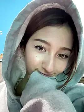 StripChat Giselle_miau is Freechat Giselle_miau — crawling naked in the hallway