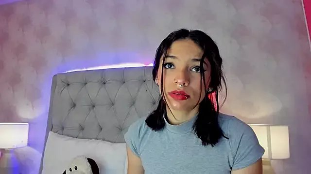 HazelMoret on StripChat