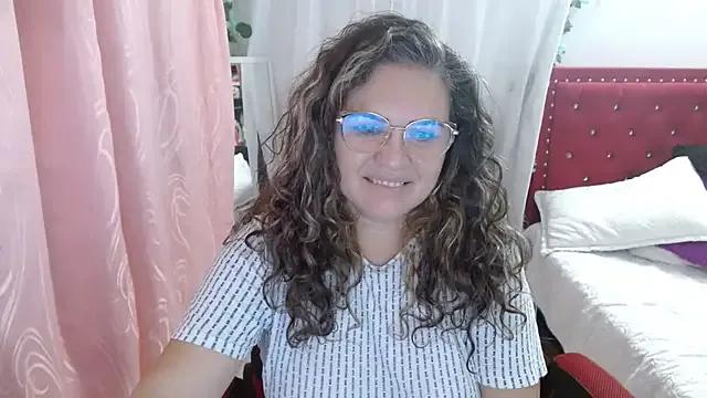 helenca43 on StripChat 