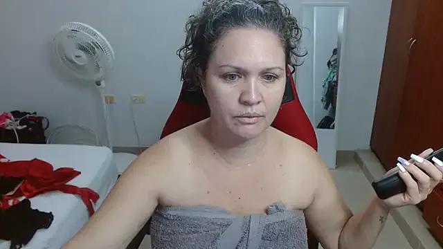 helenca43 on StripChat 