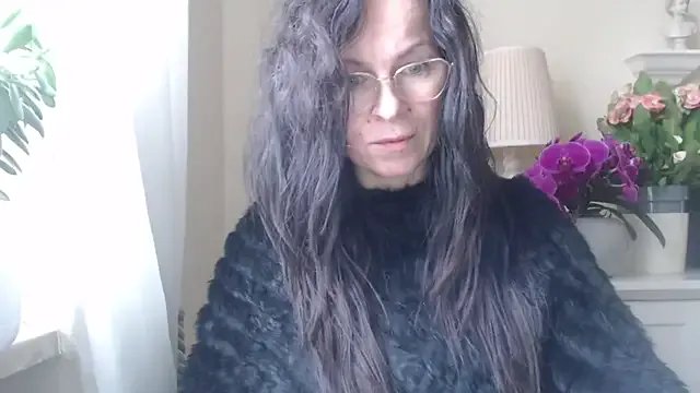 Freechat HelenLuxx on StripChat