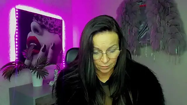 Freechat HelenLuxx on StripChat