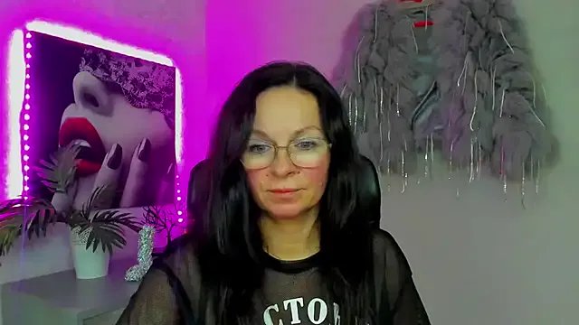 Freechat HelenLuxx on StripChat