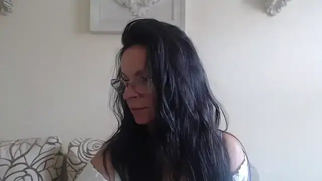 Freechat HelenLuxx on StripChat