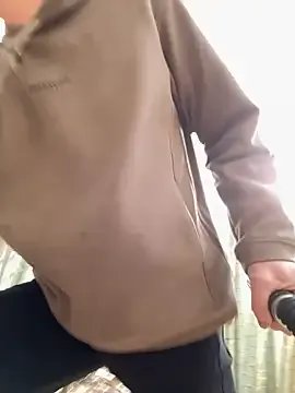 Hideen-real-face — Turn around & show hips (30 sec)