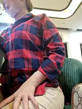 HinaLovely on StripChat