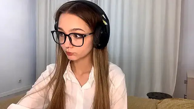 Freechat HoaPatton on StripChat