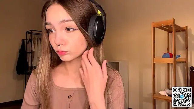 Freechat HoaPatton on StripChat