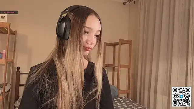 Freechat HoaPatton on StripChat