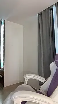 Freechat Holli_woul on StripChat