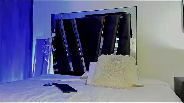 Freechat HollyEvanz on StripChat