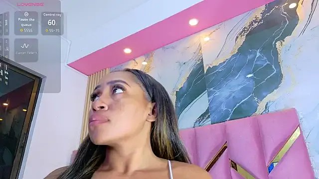 Freechat hornyhousekeeper_ on StripChat