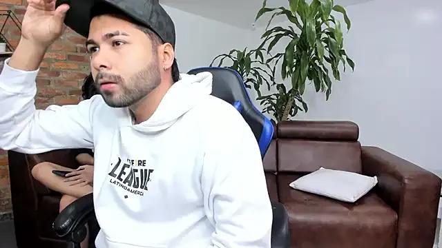 Private Hot_Threesomee on StripChat