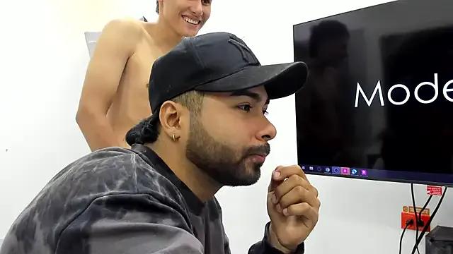 Private Hot_Threesomee on StripChat