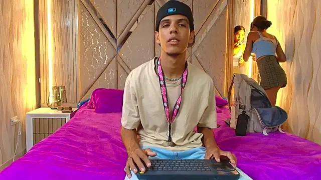 Hotcouple_222 — Freechat on StripChat