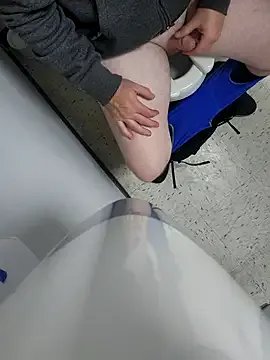 Freechat Hotredheadandtoungelasher on StripChat