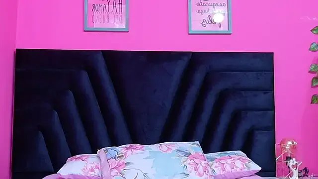 Freechat innocenthazel on StripChat