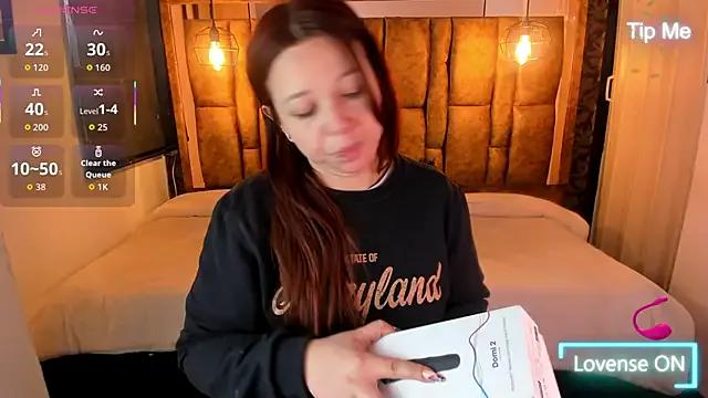 Private Isa_Thompson__ on StripChat