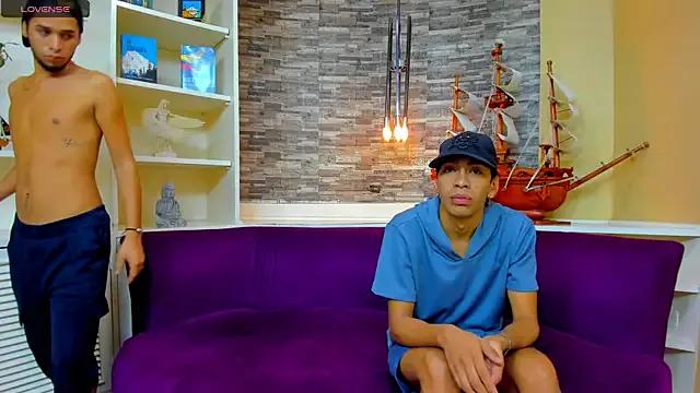 Freechat Juicy_Creww on StripChat