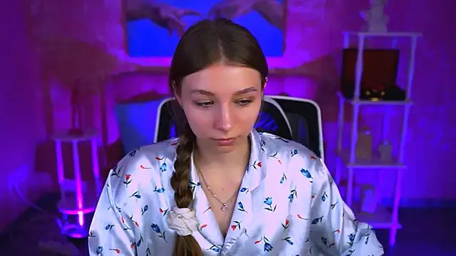 JulieDaniel on StripChat