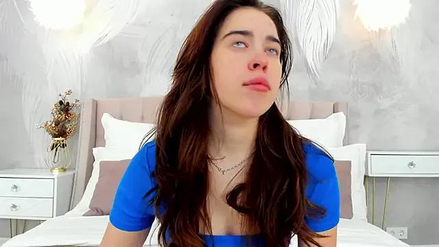 Freechat KimberlyBond on StripChat